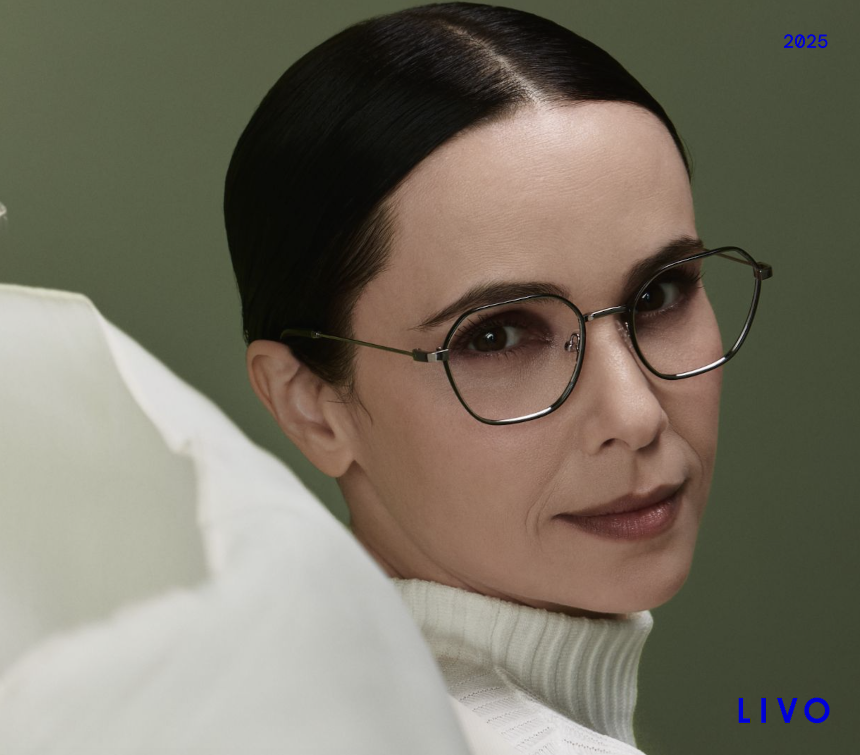Débora Falabella com óculos LIVO